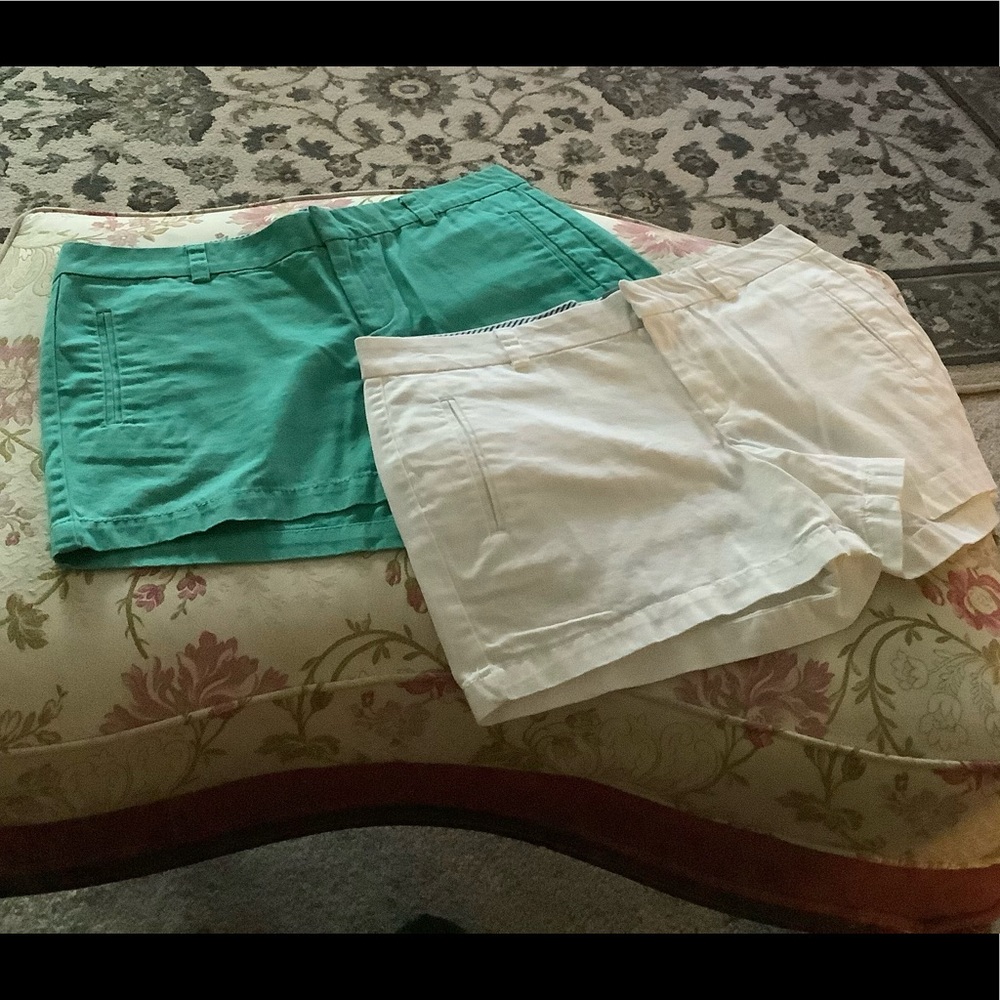 JC Penney shorts  bundle of (2) Green & White 2 front pockets size (10)
